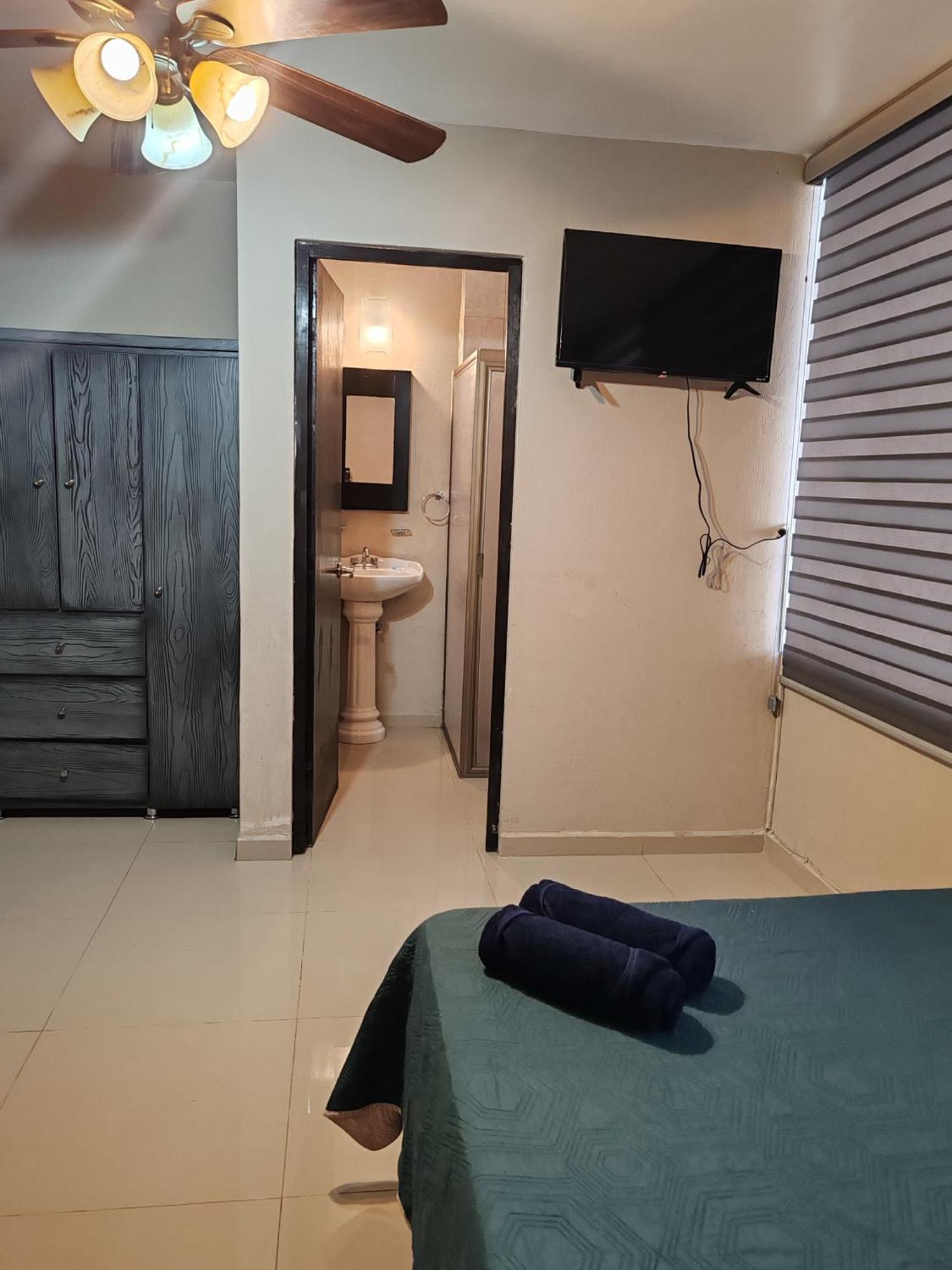 Hostal Vitta Гуадалахара Екстериор снимка